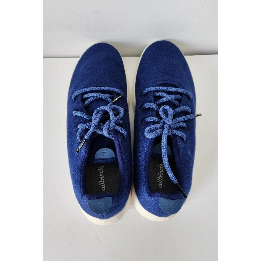 ALLBIRDS Mens WOOL RUNNERS Size 9 BLUE Embroidered Shoes NWOB
